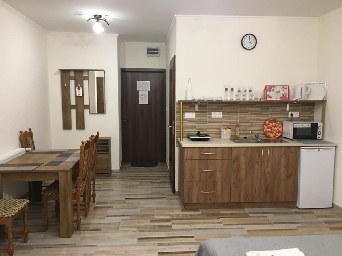 Aranykorona Apartmanhaz Мішкольц Екстер'єр фото